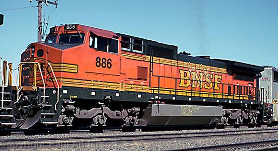 BNSF 886 C40-8W.jpg